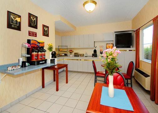 Holiday Inn Express - Indiana By Ihg Ресторант снимка